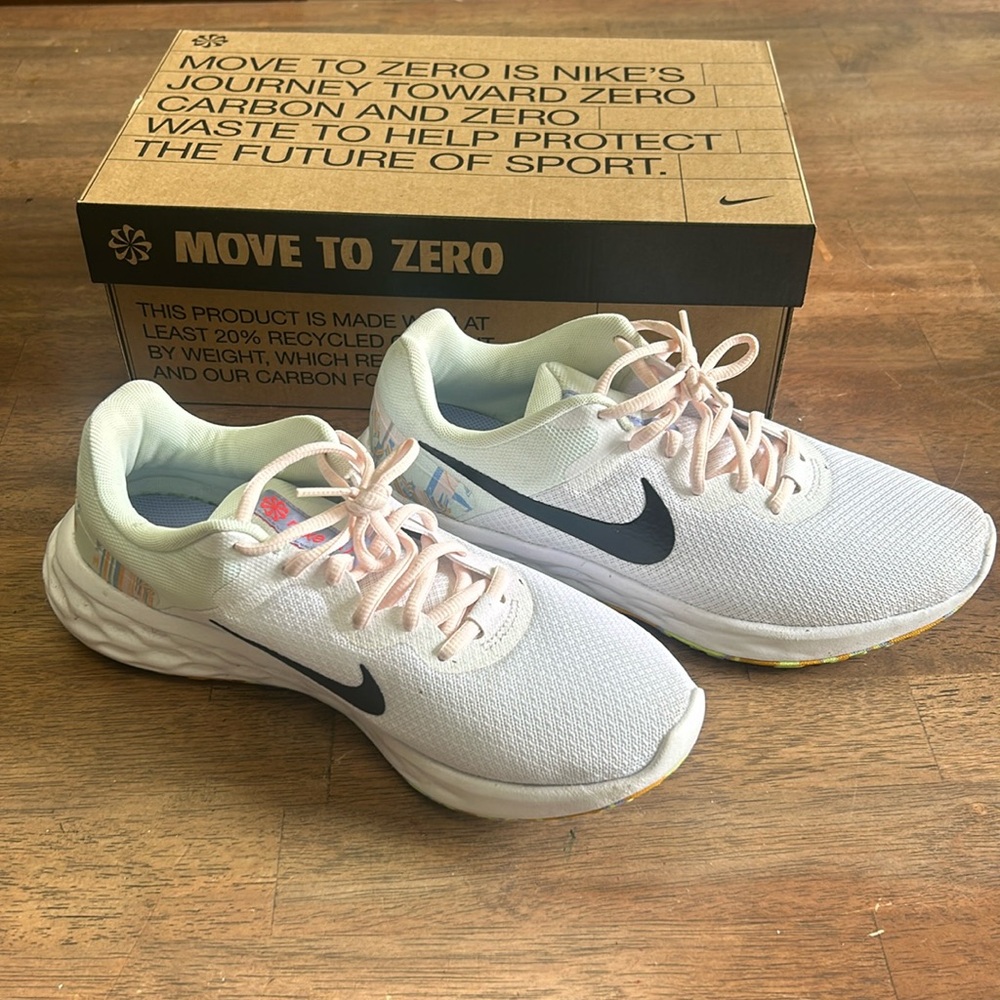 Nike Revolution size 10 women’s shoes , great condition!